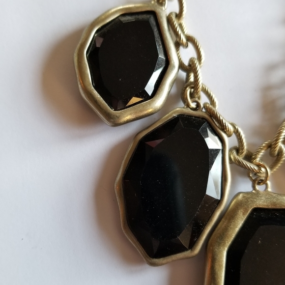 Necklace - Freeform Shape Statement Necklace black and gold tone - Picture 9 of 13